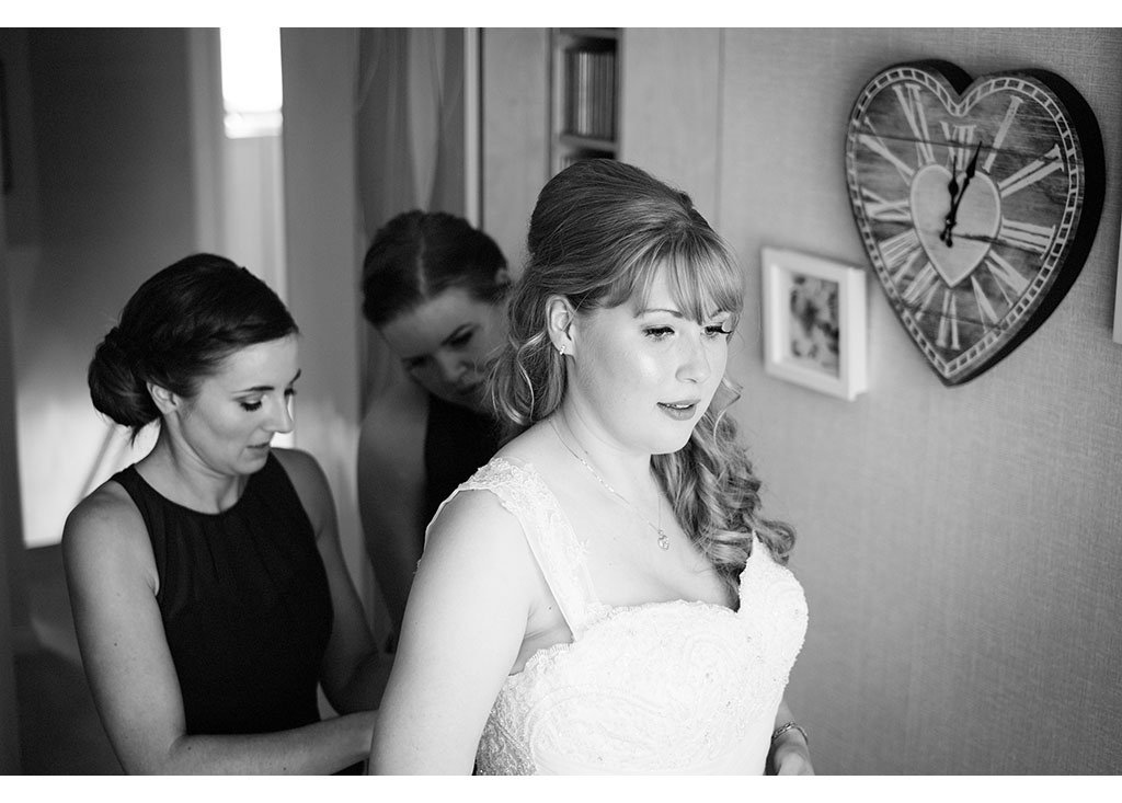Rayleigh Wedding photo photos photographer Rayleigh Essex wedding church photography eyeshine bride bridal preparations