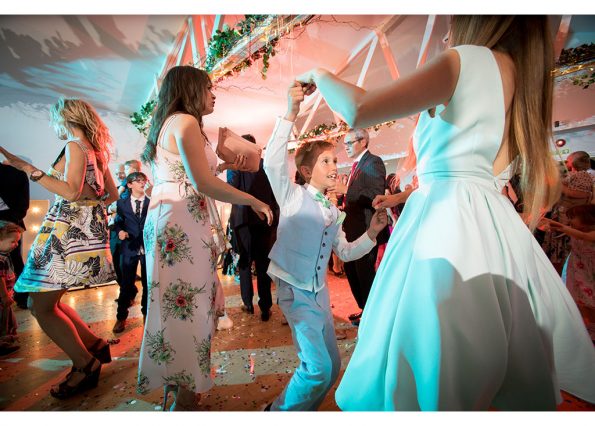 Essex Herts Hertfordshire milling barn wedding photographer photos Eyeshine Photography, reportage, documentary informal dance dancing party