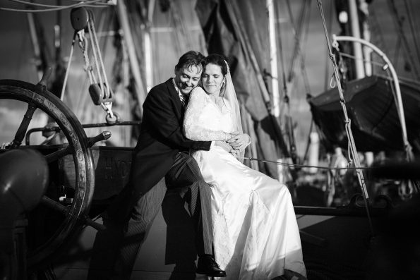 thames barge wedding photography