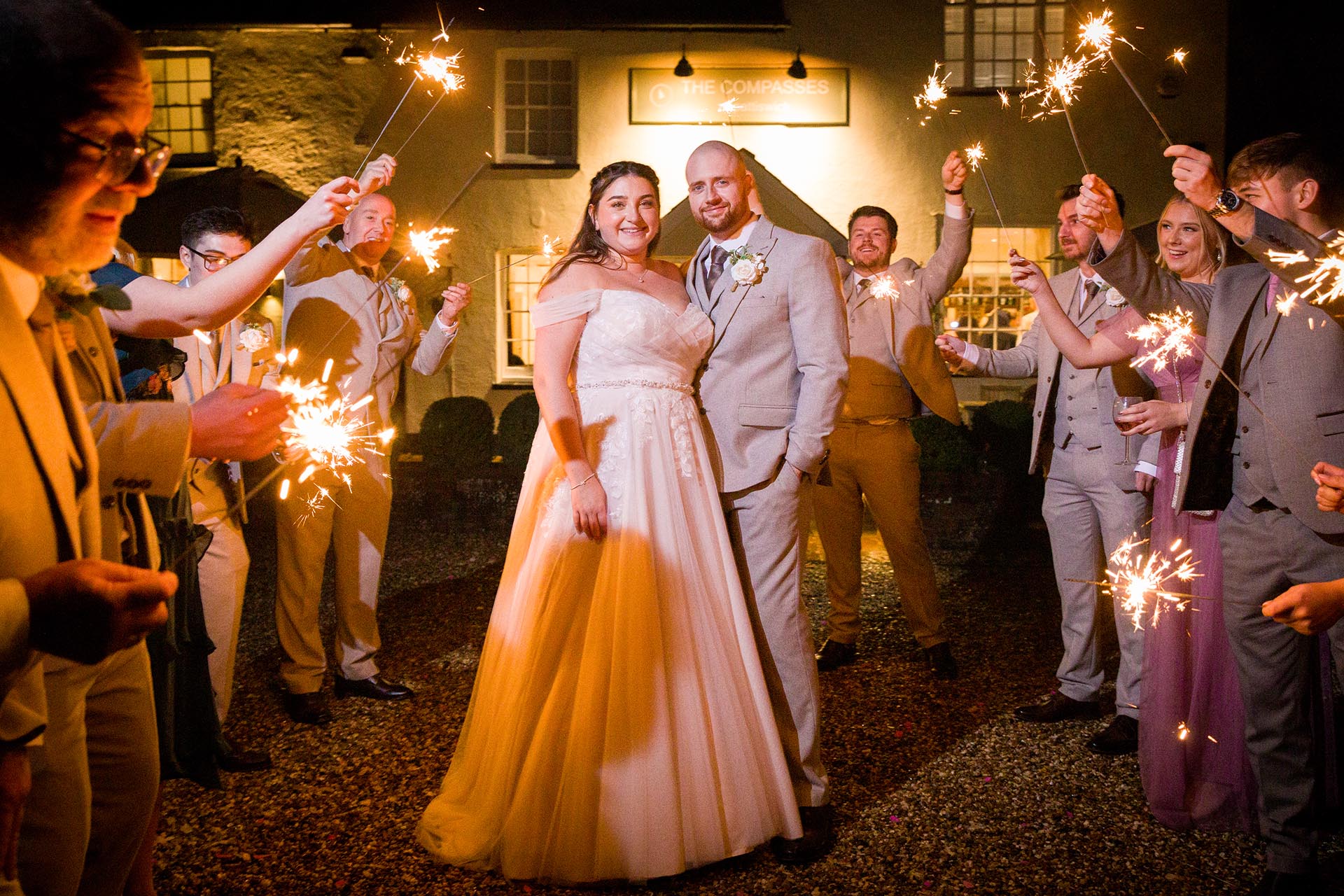 A winter wedding by Essex wedding photographer at The Compasses at Pattiswick