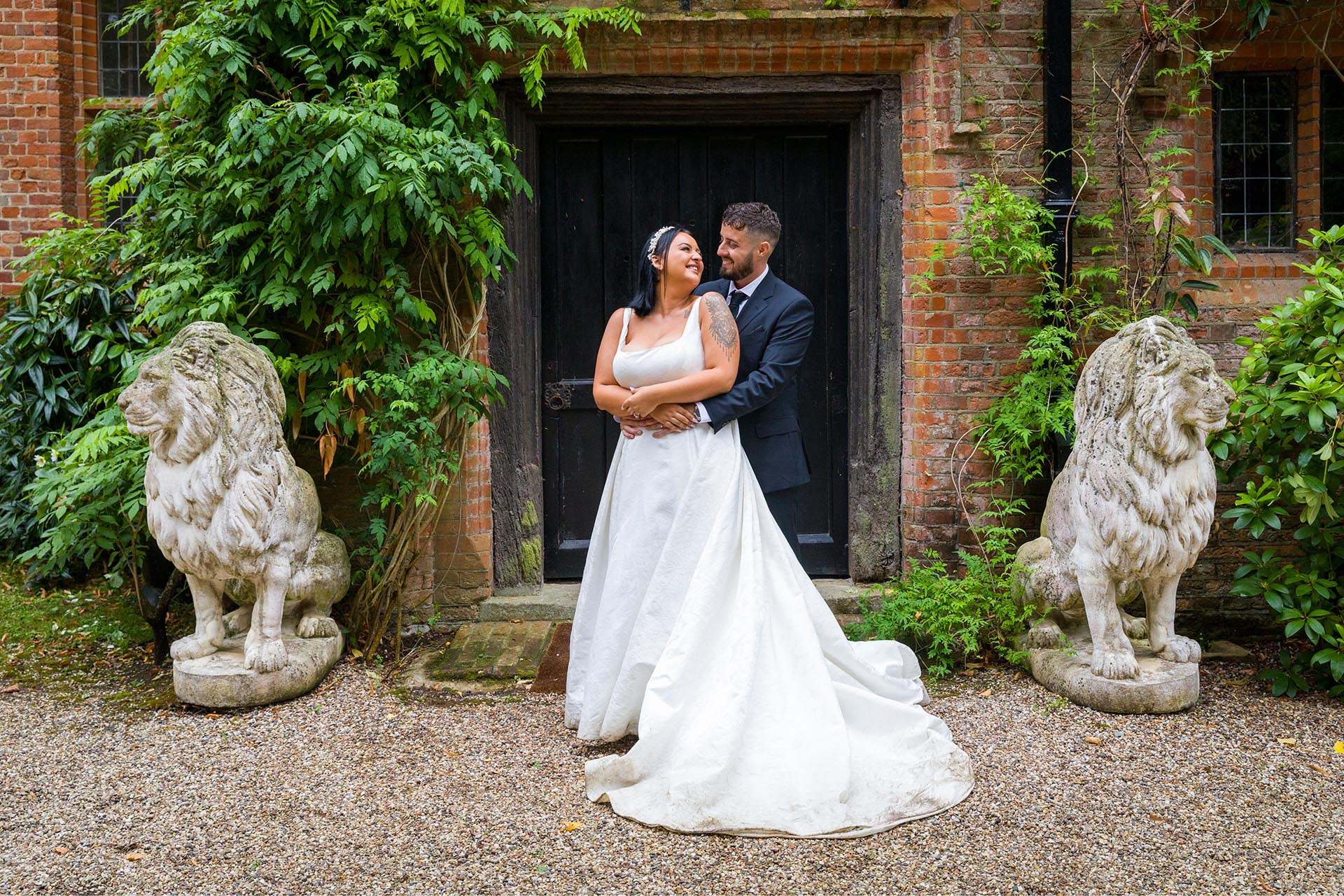 Photograph of bride and groom outside Creeksea Place Manor